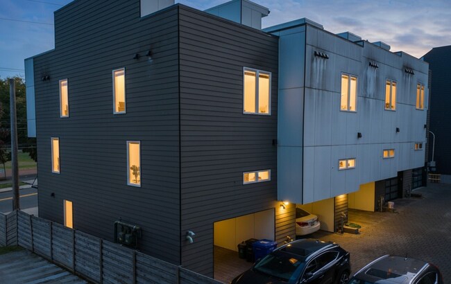 Foto del edificio - 2833 3rd Ave W
