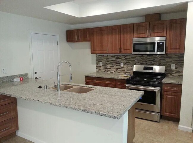 Foto del edificio - 2441-2449 Sierra Blvd.
