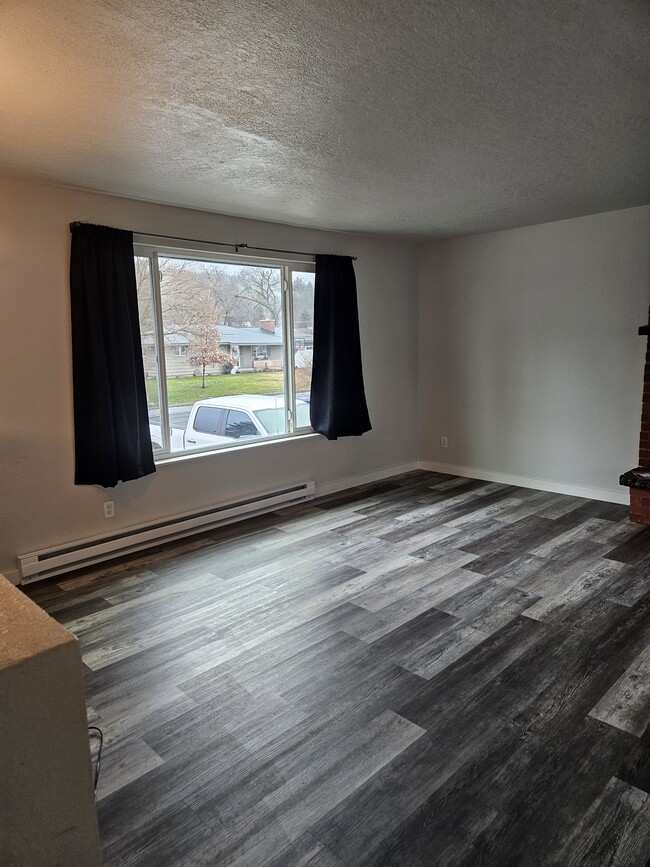 Foto del edificio - 15822 E Heroy Ave