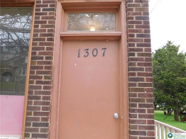 Building Photo - 1307 E 4th St