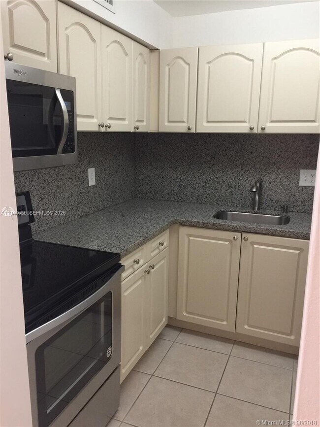 Foto del edificio - 9403 SW 76th St