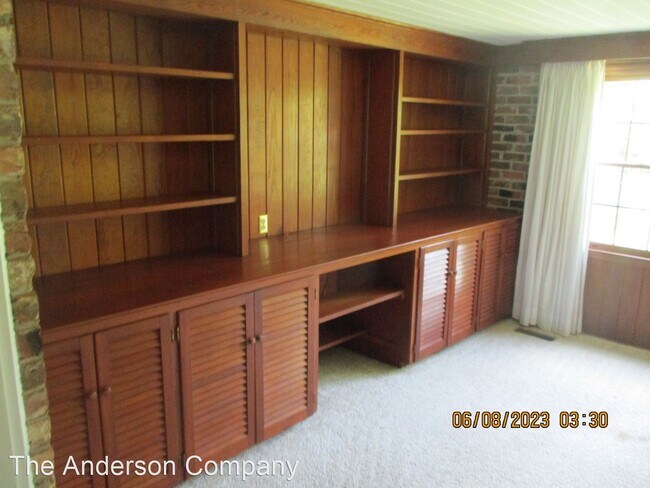 Building Photo - 3 br, 1.5 bath House - 1803 Whispering pin...