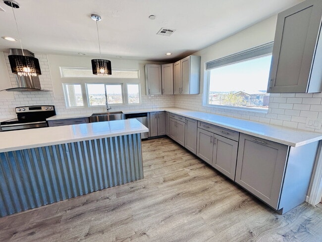 Building Photo - Gorgeous 3 bd, 2.5 ba on 1 acre