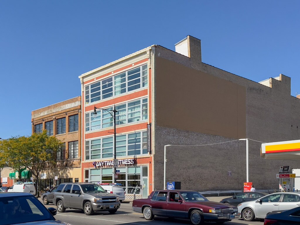 Primary Photo - 2245 W North Ave