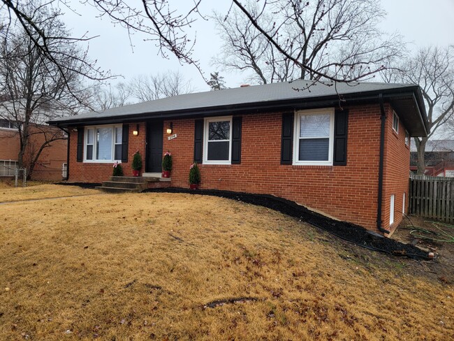 Building Photo - 2114 Glendora Dr