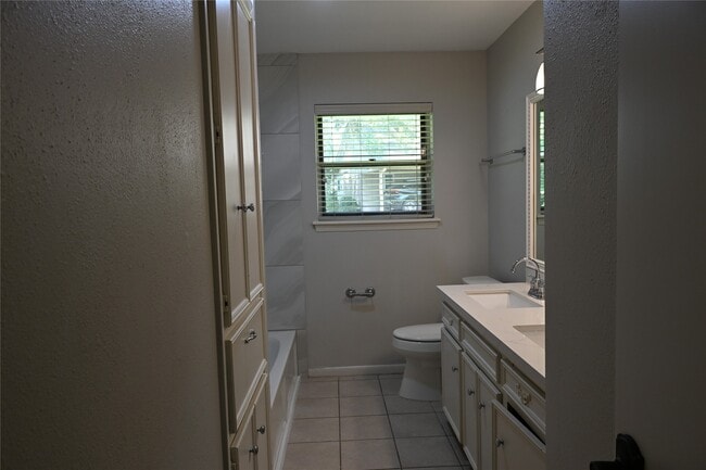 Building Photo - 212 Summit Dr