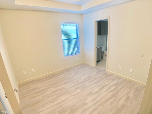 Foto del edificio - 3 br, 2.5 bath Townhome - 508 Newport Ave ...