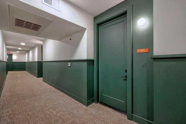 Foto del edificio - 1701 Simond Ave Ave