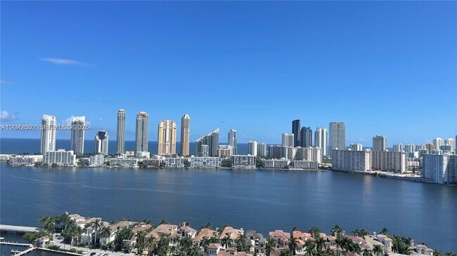 Foto del edificio - 7000 Island Blvd