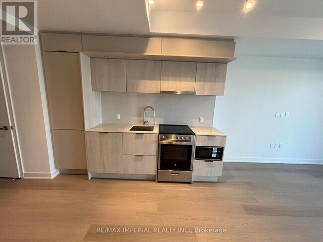 Photo du bâtiment - 448 Burnhamthorpe Rd W