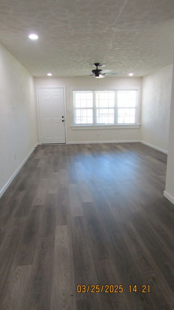 Foto del edificio - New Listing! Newly renovated! Pet Friendly