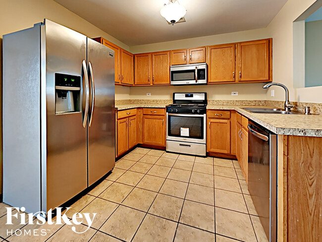 Foto del edificio - 1692 Maple Park Ln