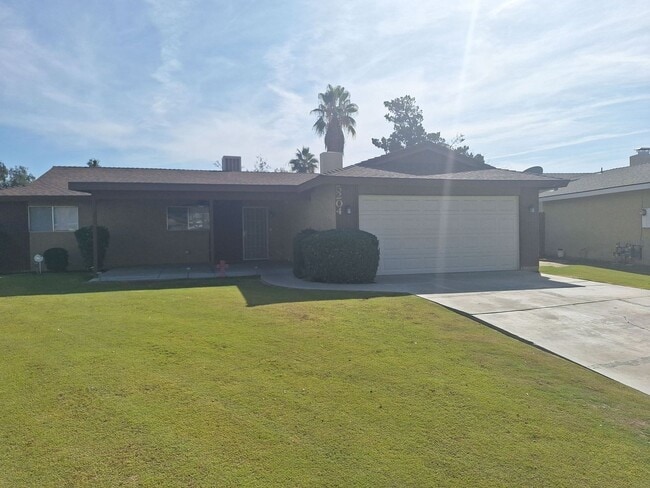 Foto del edificio - 3 Bedroom Home with Solar and 2-Car Garage
