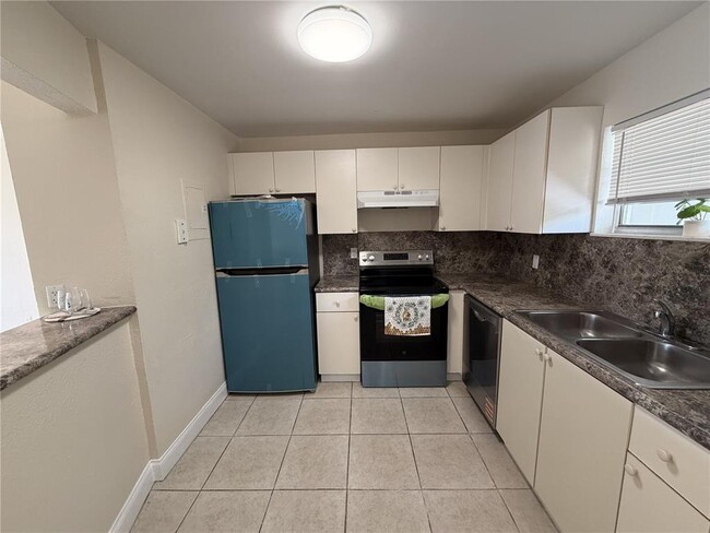 Building Photo - 4255 N University Dr