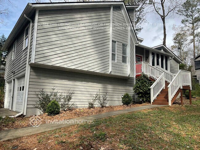 Building Photo - 232 Rustic Ridge Dr NE