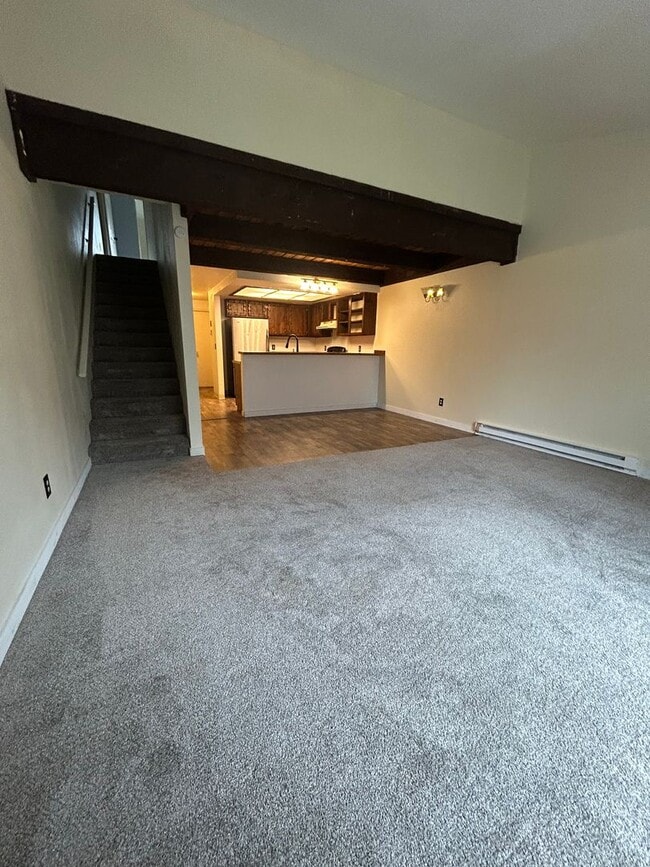 Building Photo - 2bed, 1.5 bath Duplex with Garage & Fenced Yard!