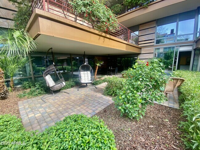 Building Photo - 7167 E Rancho Vista Dr