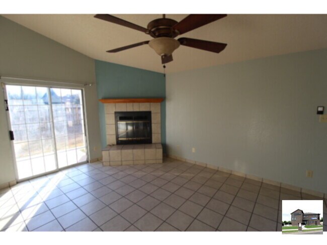 Building Photo - 2404 Fieldstone Dr