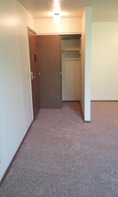 Foto principal - 6710 Harrison Ave