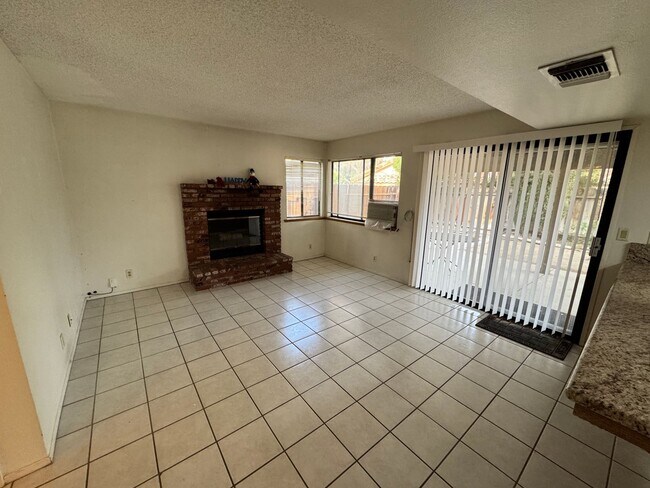 Foto del edificio - Beautiful 4 Bedroom Home