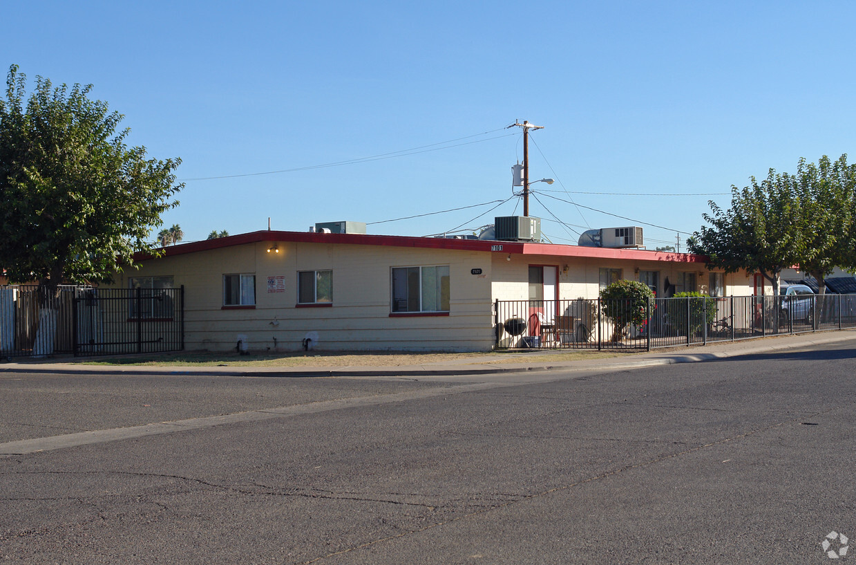 Building Photo - Glen Drive Apartments