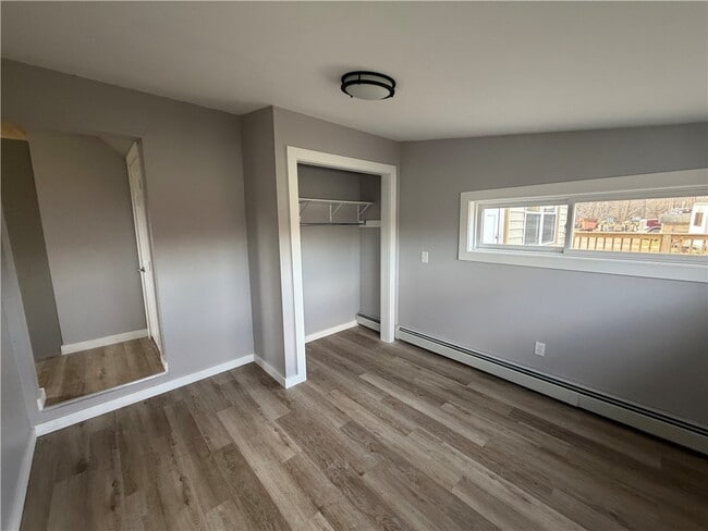 Foto del edificio - 71 S Corning Rd