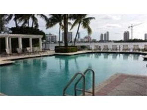 Foto del edificio - 3155 NE 184th St