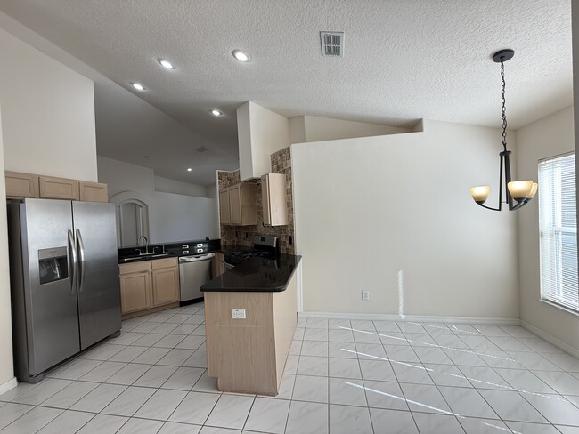 Building Photo - 1628 Maximilian Dr