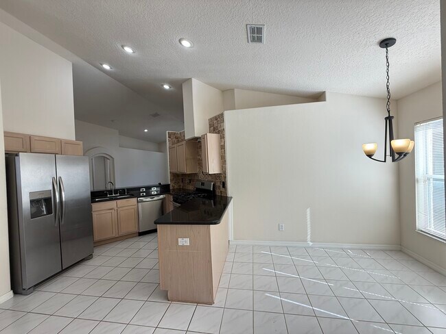 Foto del edificio - 1628 Maximilian Dr