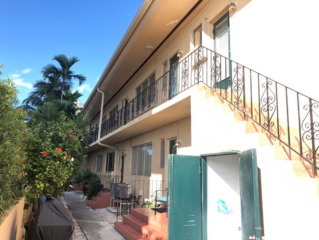 Foto del edificio - 9110 W Bay Harbor Dr