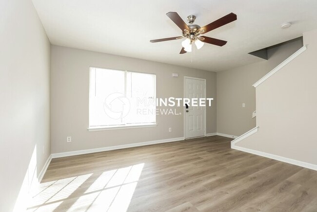 Building Photo - 2 Bedroom Pet-Friendly Home in La Vergne, TN with Main Street Renewal