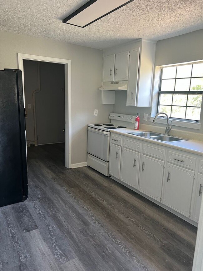 Building Photo - MOVE IN SPECIAL: HALF OFF first full month of rent!!!