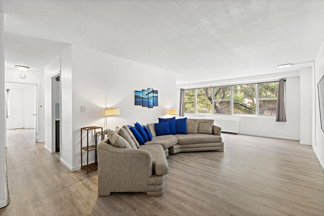 Photo - 201 Saint Pauls Ave (Jersey City, NJ) Apartment