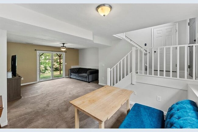 Building Photo - Lovely 3 Br / 2 Ba Home in Plymouth