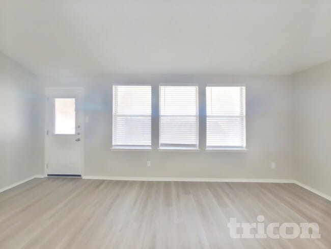 Building Photo - 421 Rowdy Dr