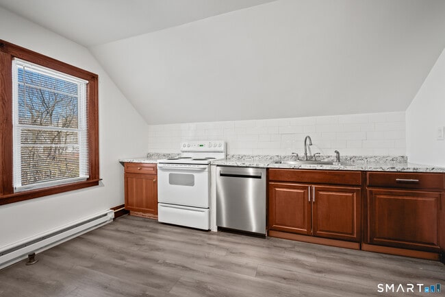 Building Photo - 225 Winthrop St