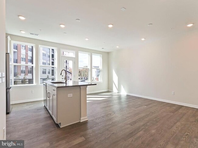 Building Photo - 1310 Parker Blvd