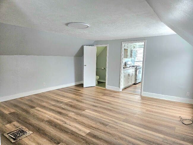 Building Photo - 25 Saltonstall St