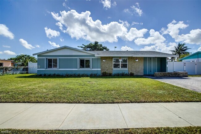 Building Photo - 3 br, 2 bath House - 144 NE 205th Ter  2 B...