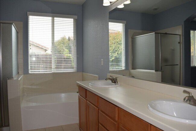 Foto del edificio - 2344 Wighill Cir