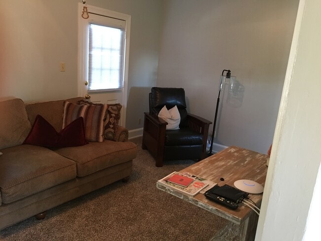 Building Photo - 3233 Bingen Rd