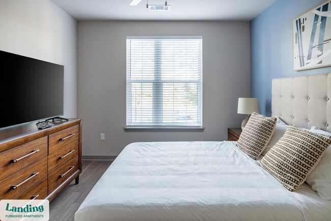 Building Photo - 1559 W 9 Mile Rd