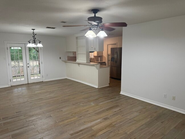 Building Photo - 304 Patriot Cir