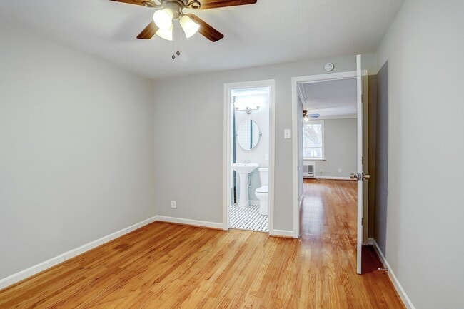 Building Photo - 2647 Greenbriar Dr