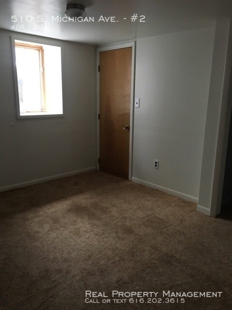 Building Photo - 4 Bedroom 2 Bath Walk to Ferris Campus!