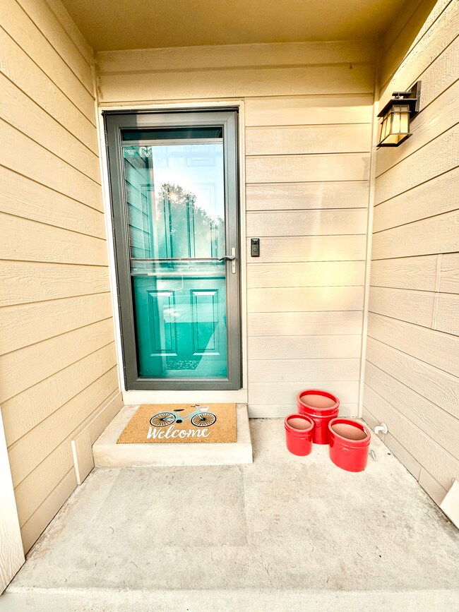 Foto del edificio - 1738 Brookhaven Cir W