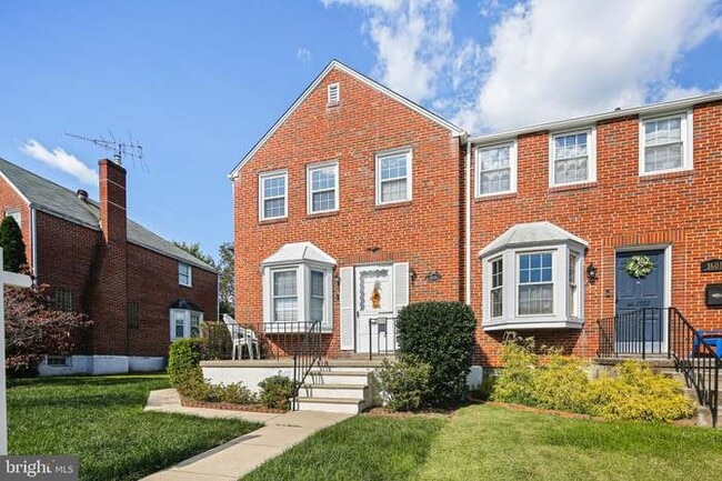 Photo - 1606 Thetford Rd House