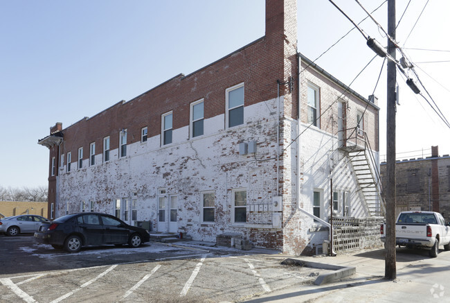 Building Photo - 509 S School St