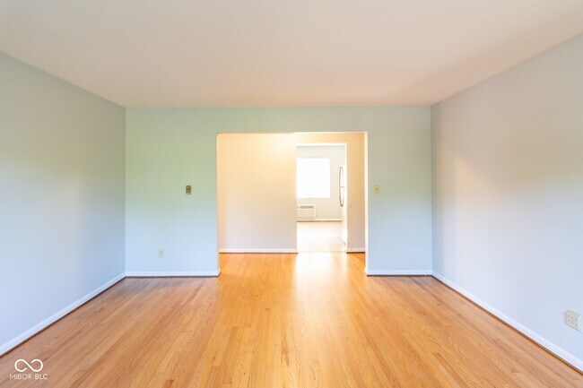 Building Photo - 4835 N Bolton Ave