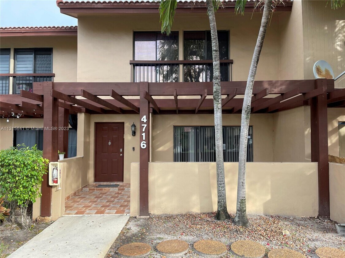 4716 Sheridan St, Hollywood, FL 33021 Townhome Rentals in Hollywood FL